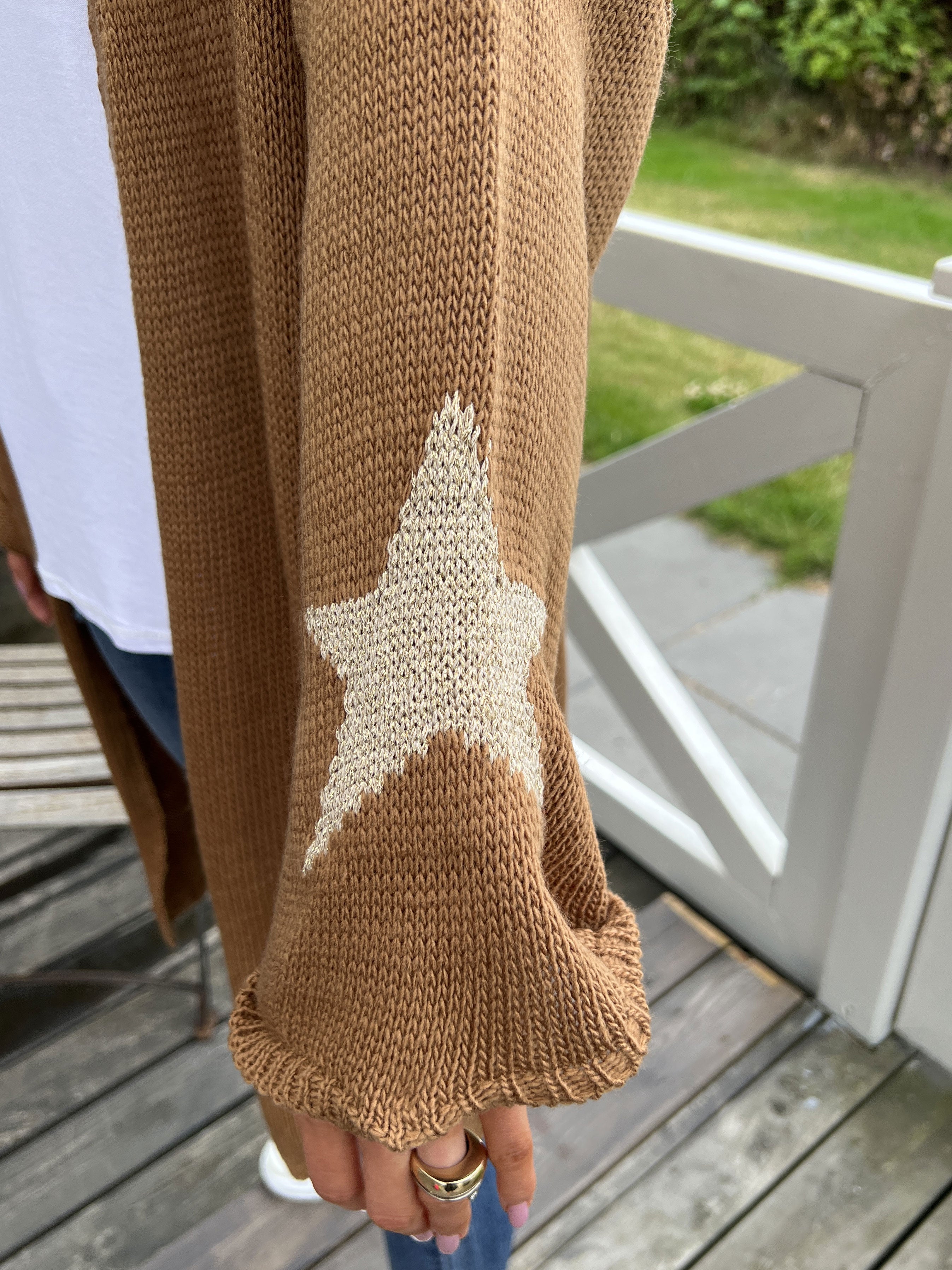 Lowa - Stickad kofta med stjärna på ärmen - Neon pink